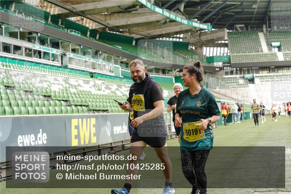 13.09.2026 - 21. swb-Marathon Bremen Michael Burmester http://msf.ph/oto/10425285 13.09.2026 10:47:49 Laufen im Stadion 10161, 10264, 10292, 10349, 10407, 10440, 10535, 10732, 10789, 10895, 10925, 10933, 10970, 11104, 11262, 11296, 11423, 11443, 11457, 11529, 11530, 11546, 11573, 11579, 11639, 11663, 11698, 12083, 12157, 12316, 12317, 12340, 12422, 12444, 12471, 12472, 12542, 12561, 10004, 10005, 10176, 10191, 10192, 10194, 10271, 10295, 10325, 10335, 10344, 10459, 10513, 10568, 10629, 10679, 10713, 10756, 10779, 10882, 10979, 10997, 10999, 11081, 11233, 11307, 11355 meine-sportfotos.de