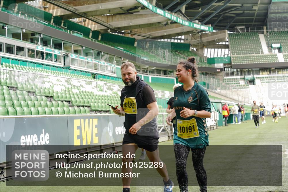 13.09.2026 - 21. swb-Marathon Bremen Michael Burmester http://msf.ph/oto/10425289 13.09.2026 10:47:49 Laufen im Stadion 10161, 10264, 10292, 10349, 10407, 10440, 10535, 10732, 10789, 10895, 10925, 10933, 10970, 11104, 11262, 11296, 11423, 11443, 11457, 11529, 11530, 11546, 11573, 11579, 11639, 11663, 11698, 12083, 12157, 12316, 12317, 12340, 12422, 12444, 12471, 12472, 12542, 12561, 10004, 10005, 10176, 10191, 10192, 10194, 10271, 10295, 10325, 10335, 10344, 10459, 10513, 10568, 10629, 10679, 10713, 10756, 10779, 10882, 10979, 10997, 10999, 11081, 11233, 11307, 11355 meine-sportfotos.de