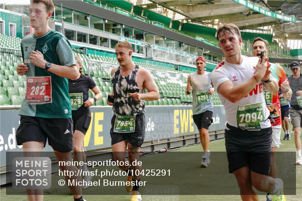 13.09.2026 - 21. swb-Marathon Bremen Michael Burmester http://msf.ph/oto/10425291 13.09.2026 13:01:37 Laufen im Stadion 150, 242, 282, 318, 440, 531, 651, 687, 722, 930, 946, 1006, 1067, 1163, 1250, 1436, 1448, 1582, 1650, 1861, 1896, 1963, 2033, 2047, 2062, 2292, 2293, 2306, 2322, 2345, 2370, 2378, 2409, 2427, 2485, 2490, 2491, 2560, 2561, 2627, 2638, 2658, 2666, 2668, 2700, 2708, 2781, 2906, 2967, 2987, 3013, 3044, 3145, 3163, 3164, 3168, 3173, 3187, 3248, 3294, 3334, 3354, 3372, 3374, 3375, 3385, 3392, 3480, 3524, 3526, 3527, 3603, 3642, 3667, 3721, 3729, 3774, 3806, 3856, 4000 meine-sportfotos.de