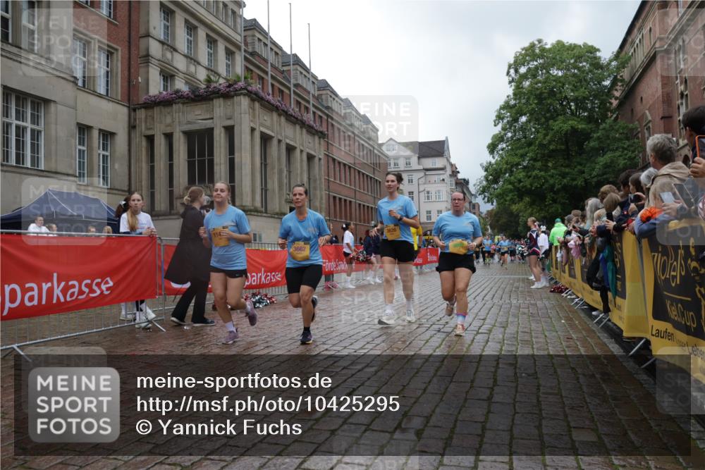 13.09.2026 - Kiel Lauf Yannick Fuchs http://msf.ph/oto/10425295 13.09.2026 11:02:01 Ziel 540, 651, 709, 845, 1651, 1660, 2451, 2726, 2902, 2958, 2996, 3977, 4420, 5465, 6311, 6407, 6408, 7556, 8343, 8523, 8974, 9448, 9523, 9856, 10056, 11159, 11265, 11338, 735, 955, 1347, 1425, 2424, 2616, 2722, 2838, 3039, 3224, 3554, 3626, 3662, 3982, 5406, 5927, 6619, 6631, 6717, 7174, 8307, 8555, 8576, 8724, 8934, 9695, 9869, 10607, 11465, 11474, 11547, 208, 484, 841, 2322, 2778, 2895, 3443, 3942, 6998, 7005, 8218, 9732, 9525, 11056, 11502 meine-sportfotos.de
