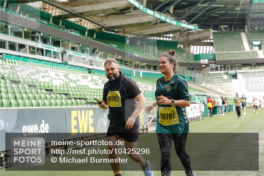 13.09.2026 - 21. swb-Marathon Bremen Michael Burmester http://msf.ph/oto/10425296 13.09.2026 10:47:49 Laufen im Stadion 10161, 10264, 10292, 10349, 10407, 10440, 10535, 10732, 10789, 10895, 10925, 10933, 10970, 11104, 11262, 11296, 11423, 11443, 11457, 11529, 11530, 11546, 11573, 11579, 11639, 11663, 11698, 12083, 12157, 12316, 12317, 12340, 12422, 12444, 12471, 12472, 12542, 12561, 10004, 10005, 10176, 10191, 10192, 10194, 10271, 10295, 10325, 10335, 10344, 10459, 10513, 10568, 10629, 10679, 10713, 10756, 10779, 10882, 10979, 10997, 10999, 11081, 11233, 11307, 11355 meine-sportfotos.de