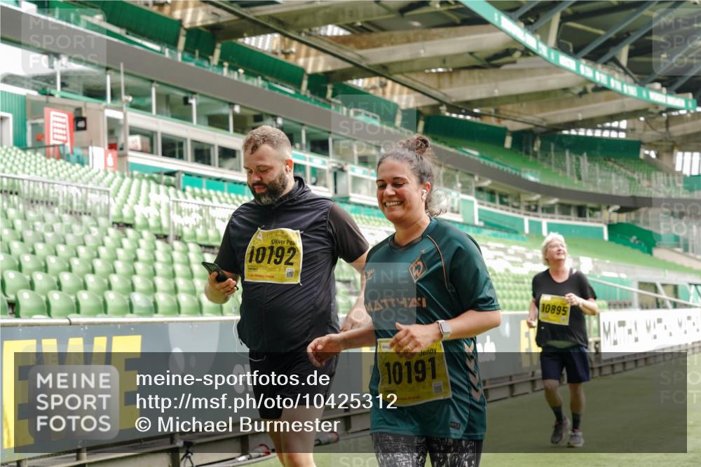 13.09.2026 - 21. swb-Marathon Bremen Michael Burmester http://msf.ph/oto/10425312 13.09.2026 10:47:50 Laufen im Stadion 10161, 10264, 10292, 10349, 10407, 10440, 10535, 10732, 10789, 10895, 10925, 10933, 10970, 11104, 11262, 11296, 11423, 11443, 11457, 11529, 11530, 11546, 11573, 11579, 11639, 11663, 11698, 12083, 12157, 12316, 12317, 12340, 12422, 12444, 12471, 12472, 12542, 12561, 10004, 10005, 10176, 10191, 10192, 10194, 10271, 10295, 10325, 10335, 10344, 10459, 10513, 10568, 10600, 10629, 10679, 10713, 10756, 10779, 10882, 10979, 10997, 10999, 11081, 11233, 11307, 11355 meine-sportfotos.de