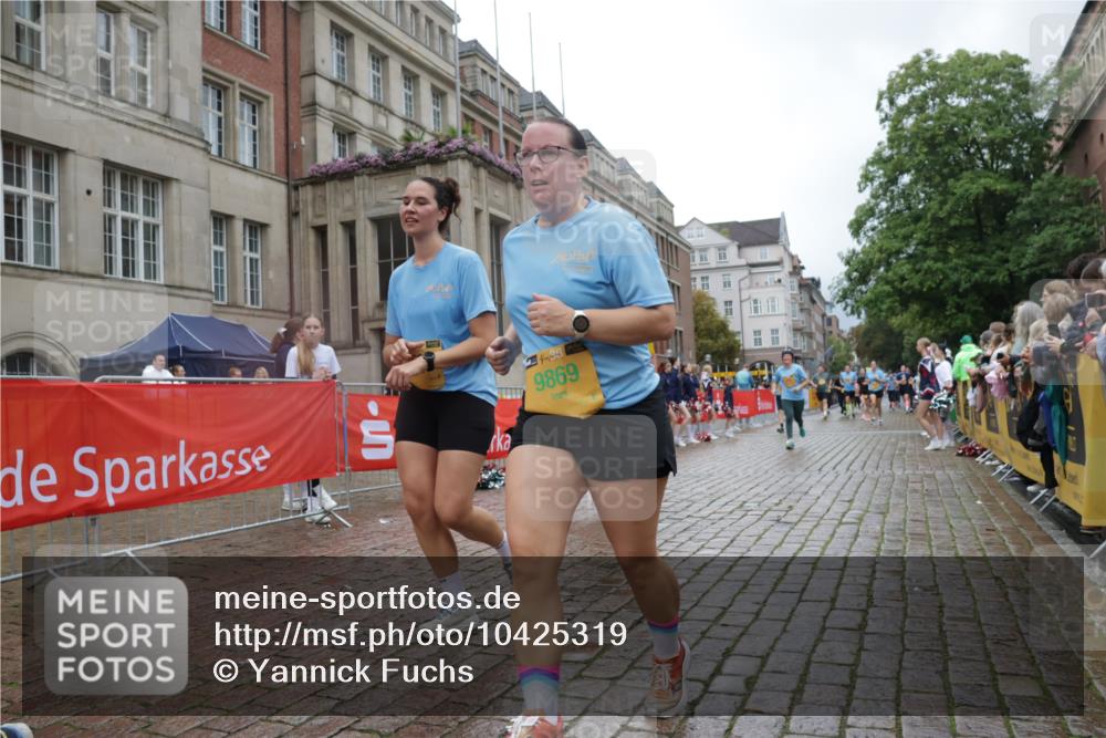 13.09.2026 - Kiel Lauf Yannick Fuchs http://msf.ph/oto/10425319 13.09.2026 11:02:02 Ziel 208, 540, 651, 709, 841, 845, 1651, 1660, 2451, 2726, 2902, 2958, 2996, 3977, 4420, 4848, 5465, 6311, 6332, 6407, 6408, 7556, 8343, 8523, 8974, 9448, 9523, 9856, 10056, 11159, 11265, 11338, 11959, 735, 955, 1347, 1425, 2424, 2616, 2722, 2838, 3039, 3224, 3554, 3626, 3662, 3982, 4420, 5406, 5927, 6619, 6631, 6717, 7174, 8555, 8934, 9695, 9869, 10607, 11265, 11465, 11474, 11547, 484, 649, 2322, 2778, 2895, 3443, 3942, 6998, 7005, 8218, 9732, 11502 meine-sportfotos.de