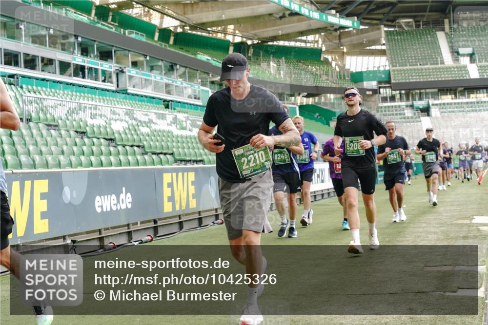 13.09.2026 - 21. swb-Marathon Bremen Michael Burmester http://msf.ph/oto/10425326 13.09.2026 13:01:39 Laufen im Stadion 150, 242, 282, 318, 440, 531, 651, 687, 722, 930, 936, 946, 1006, 1067, 1163, 1250, 1436, 1448, 1582, 1650, 1896, 1963, 2033, 2047, 2062, 2292, 2293, 2306, 2322, 2345, 2370, 2378, 2409, 2427, 2485, 2490, 2491, 2560, 2561, 2627, 2638, 2658, 2666, 2668, 2700, 2708, 2781, 2906, 2967, 2987, 3013, 3044, 3145, 3163, 3164, 3168, 3173, 3187, 3248, 3294, 3334, 3372, 3374, 3375, 3385, 3392, 3480, 3524, 3526, 3527, 3603, 3642, 3667, 3721, 3729, 3774, 3806, 3852, 3856, 4000, 4506 meine-sportfotos.de