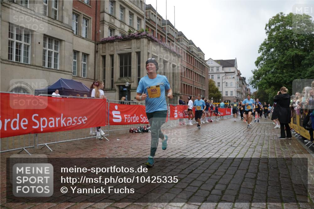 13.09.2026 - Kiel Lauf Yannick Fuchs http://msf.ph/oto/10425335 13.09.2026 11:02:06 Ziel 208, 540, 651, 709, 841, 845, 1651, 1660, 2451, 2726, 2778, 2902, 2958, 2996, 3942, 3977, 4848, 5465, 6311, 6332, 6407, 6408, 7244, 8343, 8793, 8974, 9448, 9523, 9856, 10056, 10531, 11466, 11959, 735, 955, 1347, 1425, 2616, 2722, 2838, 2996, 3039, 3224, 3554, 3982, 4420, 5406, 5927, 6619, 6631, 6717, 7174, 7556, 8523, 8555, 8934, 9695, 10607, 11159, 11265, 11338, 11465, 11547, 484, 649, 2322, 2895, 3443, 6998, 7005, 8218, 9732 meine-sportfotos.de