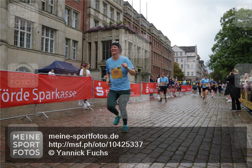 13.09.2026 - Kiel Lauf Yannick Fuchs http://msf.ph/oto/10425337 13.09.2026 11:02:07 Ziel 208, 540, 651, 709, 841, 845, 1651, 1660, 2451, 2726, 2778, 2902, 2958, 3942, 3977, 4848, 5465, 6311, 6332, 6407, 6408, 6998, 7244, 8343, 8793, 8974, 9448, 9523, 9856, 10056, 10531, 11466, 11546, 11959, 735, 955, 1347, 1425, 2616, 2722, 2838, 2996, 3039, 3224, 3554, 3982, 4420, 5406, 5927, 6311, 6619, 6631, 6717, 7174, 7556, 8523, 8555, 8934, 9523, 9695, 10607, 11159, 11265, 11338, 11465, 11547, 484, 649, 2322, 2895, 3443, 7005, 8218, 9732 meine-sportfotos.de