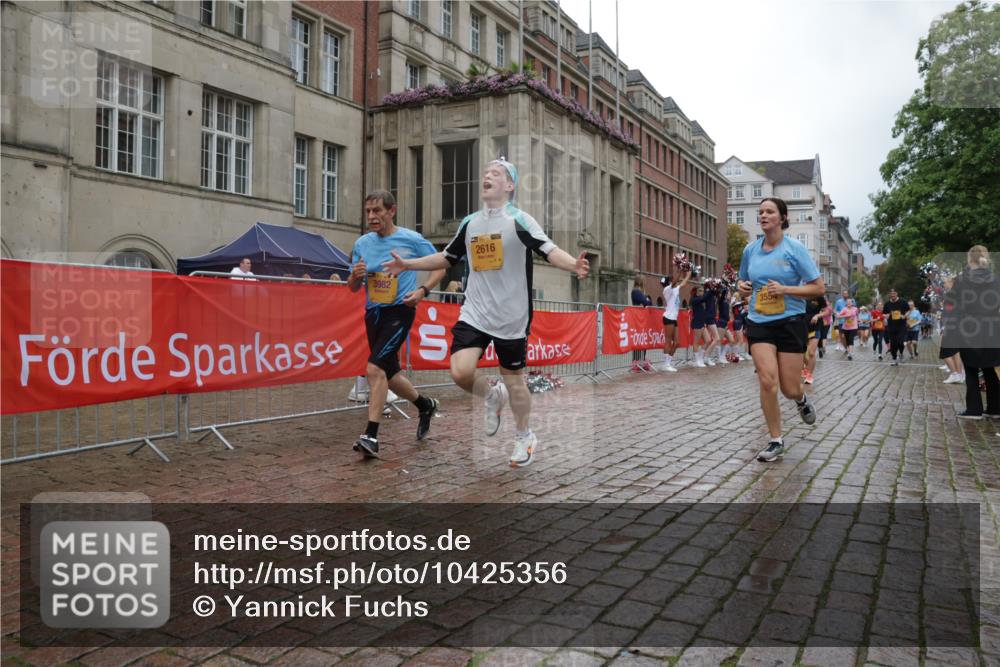 13.09.2026 - Kiel Lauf Yannick Fuchs http://msf.ph/oto/10425356 13.09.2026 11:02:09 Ziel 208, 540, 651, 709, 841, 845, 1651, 1660, 2451, 2778, 2895, 2902, 2958, 3443, 3942, 3977, 4848, 5465, 6332, 6407, 6408, 6998, 7244, 8218, 8793, 8974, 9448, 9738, 9856, 10020, 10531, 11466, 11546, 11959, 735, 1347, 1425, 2451, 2616, 2722, 2726, 2838, 2996, 3039, 3224, 3554, 3982, 4420, 5406, 5927, 6311, 6619, 6631, 6717, 7174, 7556, 8343, 8523, 8555, 8934, 9523, 9695, 10056, 10607, 11159, 11265, 11338, 11465, 11547, 484, 649, 2322, 7005, 9732 meine-sportfotos.de
