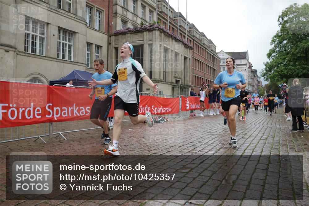 13.09.2026 - Kiel Lauf Yannick Fuchs http://msf.ph/oto/10425357 13.09.2026 11:02:09 Ziel 208, 540, 651, 709, 841, 845, 1651, 1660, 2451, 2778, 2895, 2902, 2958, 3443, 3942, 3977, 4848, 5465, 6332, 6407, 6408, 6998, 7244, 8218, 8793, 8974, 9448, 9738, 9856, 10020, 10531, 11466, 11546, 11959, 735, 1347, 1425, 2451, 2616, 2722, 2726, 2838, 2996, 3039, 3224, 3554, 3982, 4420, 5406, 5927, 6311, 6619, 6631, 6717, 7174, 7556, 8343, 8523, 8555, 8934, 9523, 9695, 10056, 10607, 11159, 11265, 11338, 11465, 11547, 484, 649, 2322, 7005, 9732 meine-sportfotos.de