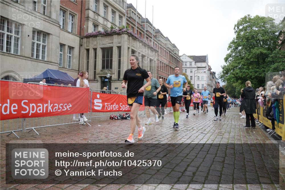 13.09.2026 - Kiel Lauf Yannick Fuchs http://msf.ph/oto/10425370 13.09.2026 11:02:12 Ziel 208, 540, 651, 709, 841, 845, 1651, 2778, 2895, 3102, 3443, 3942, 3977, 4848, 6332, 6998, 7005, 7244, 8218, 8793, 8974, 9448, 9732, 9738, 10020, 10531, 11466, 11546, 11959, 12578, 735, 1347, 1651, 1660, 2451, 2722, 2726, 2838, 2902, 2958, 2996, 3039, 3224, 4420, 5406, 5465, 5927, 6311, 6407, 6408, 6619, 6631, 6717, 7174, 7556, 8343, 8523, 8555, 8934, 8974, 9523, 9695, 9856, 10056, 10607, 11159, 11265, 11338, 11465, 11547, 484, 649, 935, 2322 meine-sportfotos.de