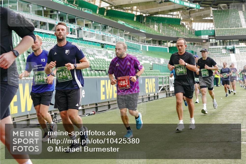 13.09.2026 - 21. swb-Marathon Bremen Michael Burmester http://msf.ph/oto/10425380 13.09.2026 13:01:42 Laufen im Stadion 150, 242, 282, 318, 440, 531, 687, 722, 930, 936, 946, 1006, 1067, 1163, 1250, 1436, 1448, 1582, 1650, 1896, 2033, 2047, 2062, 2292, 2322, 2345, 2370, 2378, 2409, 2427, 2485, 2490, 2491, 2560, 2561, 2627, 2638, 2658, 2666, 2668, 2700, 2708, 2781, 2906, 2967, 2987, 3013, 3044, 3145, 3163, 3164, 3168, 3173, 3187, 3248, 3294, 3334, 3372, 3374, 3375, 3385, 3392, 3524, 3526, 3527, 3603, 3642, 3667, 3721, 3774, 3806, 3852, 3856, 4000, 4506 meine-sportfotos.de
