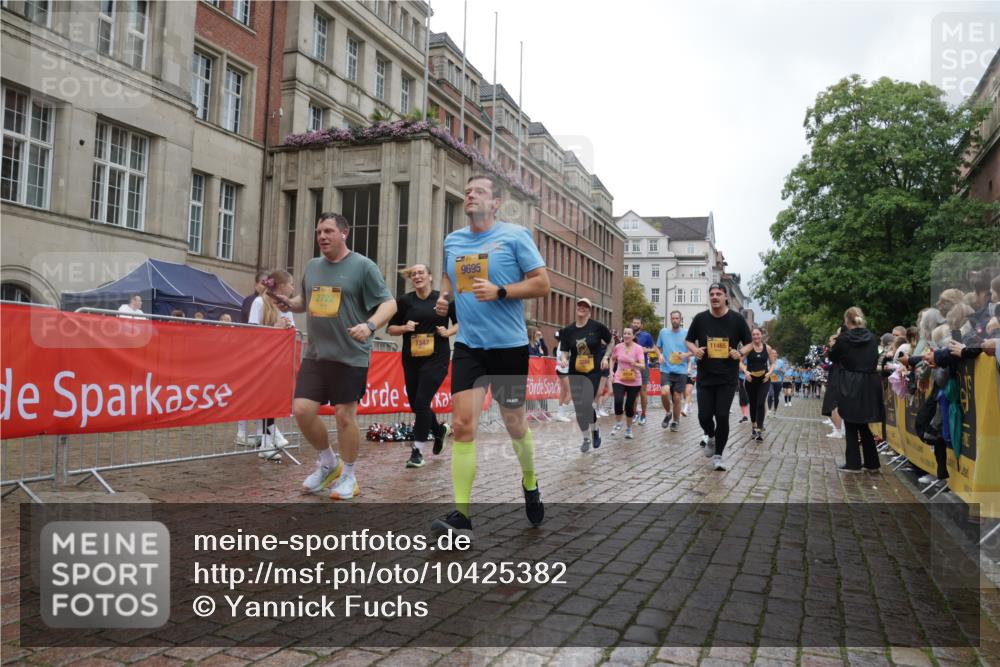 13.09.2026 - Kiel Lauf Yannick Fuchs http://msf.ph/oto/10425382 13.09.2026 11:02:14 Ziel 208, 709, 841, 845, 2322, 2778, 2895, 3102, 3443, 3942, 4848, 6332, 6998, 7005, 7244, 8218, 8517, 8793, 9448, 9732, 9738, 10020, 10531, 11135, 11301, 11466, 11546, 11959, 12578, 540, 651, 709, 735, 845, 1347, 1651, 1660, 2451, 2722, 2726, 2838, 2902, 2958, 2996, 3039, 3224, 3977, 4420, 5406, 5465, 5927, 6311, 6407, 6408, 6619, 6631, 6717, 7174, 7556, 8343, 8523, 8555, 8934, 8974, 9523, 9695, 9856, 10056, 10607, 11159, 11265, 11338, 11465, 11547, 484, 649, 935 meine-sportfotos.de