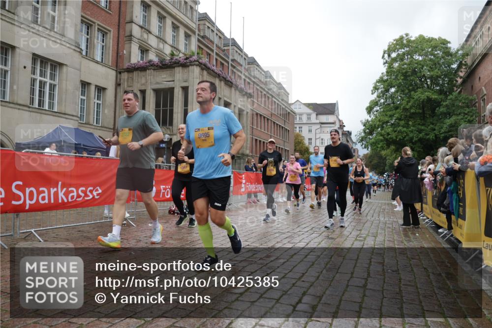 13.09.2026 - Kiel Lauf Yannick Fuchs http://msf.ph/oto/10425385 13.09.2026 11:02:14 Ziel 208, 709, 841, 845, 2322, 2778, 2895, 3102, 3443, 3942, 4848, 6332, 6998, 7005, 7244, 8218, 8517, 8793, 9448, 9732, 9738, 10020, 10531, 11135, 11301, 11466, 11546, 11959, 12578, 540, 651, 709, 735, 845, 1347, 1651, 1660, 2451, 2722, 2726, 2838, 2902, 2958, 2996, 3039, 3224, 3977, 4420, 5406, 5465, 5927, 6311, 6407, 6408, 6619, 6631, 6717, 7174, 7556, 8343, 8523, 8555, 8934, 8974, 9523, 9695, 9856, 10056, 10607, 11159, 11265, 11338, 11465, 11547, 484, 649, 935 meine-sportfotos.de