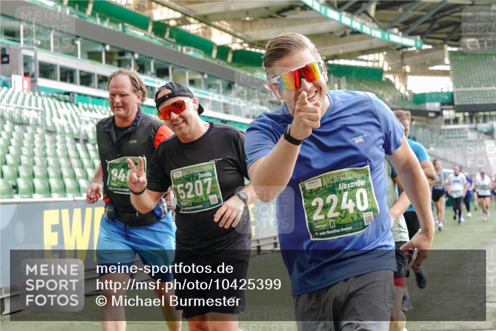 13.09.2026 - 21. swb-Marathon Bremen Michael Burmester http://msf.ph/oto/10425399 13.09.2026 13:24:34 Laufen im Stadion 137, 182, 213, 294, 324, 434, 505, 533, 548, 708, 721, 723, 739, 743, 752, 815, 818, 1273, 1463, 1471, 1491, 1504, 1515, 1561, 1597, 1598, 1830, 1944, 2059, 2095, 2211, 2252, 2267, 2271, 2286, 2312, 2323, 2354, 2445, 2465, 2483, 2495, 2497, 2503, 2506, 2554, 2571, 2644, 2752, 2768, 2776, 2833, 2896, 2936, 2968, 3005, 3142, 3211, 3259, 3282, 3288, 3289, 3292, 3298, 3306, 3312, 3329, 3364, 3381, 3390, 3395, 3423, 3447, 3727, 3770, 3819, 4466, 4467 meine-sportfotos.de