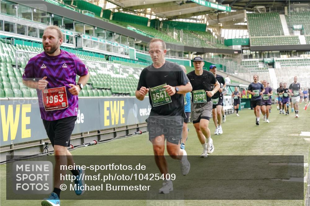 13.09.2026 - 21. swb-Marathon Bremen Michael Burmester http://msf.ph/oto/10425409 13.09.2026 13:01:43 Laufen im Stadion 150, 242, 282, 318, 440, 531, 687, 722, 930, 936, 946, 1006, 1067, 1163, 1250, 1436, 1448, 1582, 1650, 1896, 2033, 2047, 2062, 2292, 2322, 2345, 2370, 2378, 2409, 2427, 2485, 2490, 2491, 2560, 2561, 2627, 2638, 2658, 2666, 2668, 2700, 2708, 2781, 2906, 2967, 2987, 3013, 3044, 3145, 3163, 3164, 3168, 3173, 3187, 3248, 3294, 3334, 3372, 3374, 3375, 3385, 3392, 3524, 3526, 3527, 3603, 3642, 3667, 3721, 3774, 3806, 3852, 3856, 4000, 4506 meine-sportfotos.de
