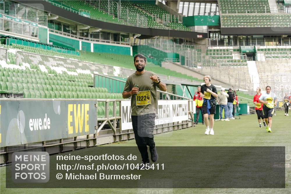 13.09.2026 - 21. swb-Marathon Bremen Michael Burmester http://msf.ph/oto/10425411 13.09.2026 10:47:59 Laufen im Stadion 10161, 10264, 10292, 10349, 10407, 10440, 10535, 10732, 10789, 10895, 10925, 10933, 10970, 11104, 11262, 11423, 11443, 11541, 11573, 11579, 11639, 11663, 11698, 11980, 12083, 12157, 12340, 12444, 12471, 12472, 12542, 12561, 10004, 10005, 10137, 10176, 10191, 10192, 10194, 10271, 10295, 10325, 10335, 10344, 10430, 10459, 10513, 10568, 10600, 10629, 10679, 10713, 10756, 10779, 10882, 10979, 10997, 10999, 11081, 11200, 11233, 11307, 11355, 12089 meine-sportfotos.de