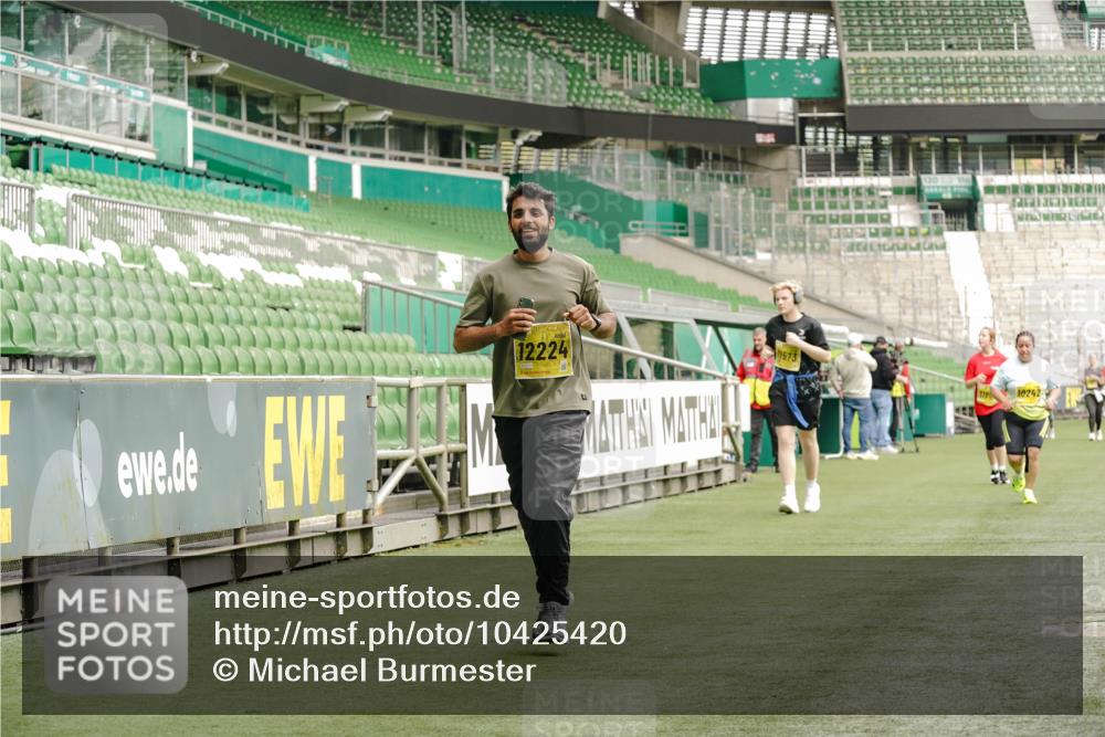 13.09.2026 - 21. swb-Marathon Bremen Michael Burmester http://msf.ph/oto/10425420 13.09.2026 10:47:59 Laufen im Stadion 10161, 10264, 10292, 10349, 10407, 10440, 10535, 10732, 10789, 10895, 10925, 10933, 10970, 11104, 11262, 11423, 11443, 11541, 11573, 11579, 11639, 11663, 11698, 11980, 12083, 12157, 12340, 12444, 12471, 12472, 12542, 12561, 10004, 10005, 10137, 10176, 10191, 10192, 10194, 10271, 10295, 10325, 10335, 10344, 10430, 10459, 10513, 10568, 10600, 10629, 10679, 10713, 10756, 10779, 10882, 10979, 10997, 10999, 11081, 11200, 11233, 11307, 11355, 12089 meine-sportfotos.de