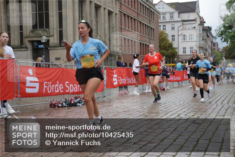 13.09.2026 - Kiel Lauf Yannick Fuchs http://msf.ph/oto/10425435 13.09.2026 11:02:21 Ziel 484, 649, 1693, 2322, 2895, 3102, 3414, 3443, 6998, 7005, 8218, 8517, 9732, 9738, 10020, 11135, 11256, 11261, 11301, 11546, 12085, 12578, 12640, 12697, 208, 540, 651, 709, 735, 841, 845, 1651, 1660, 2451, 2726, 2778, 2902, 2958, 2996, 3942, 3977, 4420, 4848, 5406, 5465, 6311, 6332, 6407, 6408, 6631, 7244, 7556, 8343, 8523, 8793, 8974, 9448, 9523, 9856, 10056, 10531, 10607, 11159, 11265, 11338, 11466, 11547, 935, 4648, 4984 meine-sportfotos.de