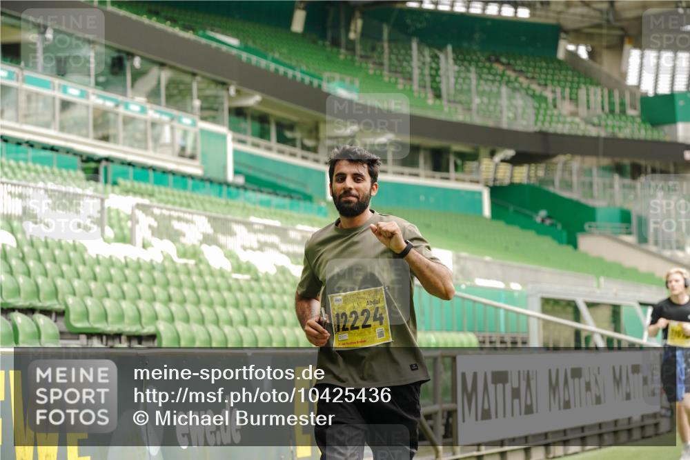 13.09.2026 - 21. swb-Marathon Bremen Michael Burmester http://msf.ph/oto/10425436 13.09.2026 10:48:00 Laufen im Stadion 10161, 10264, 10292, 10349, 10407, 10440, 10535, 10732, 10789, 10895, 10925, 10933, 10970, 11104, 11262, 11423, 11443, 11541, 11573, 11579, 11639, 11663, 11698, 11980, 12083, 12157, 12340, 12444, 12471, 12472, 12542, 12561, 10004, 10005, 10137, 10176, 10191, 10192, 10194, 10271, 10295, 10325, 10335, 10344, 10430, 10459, 10513, 10568, 10600, 10629, 10679, 10713, 10756, 10779, 10882, 10979, 10997, 10999, 11081, 11200, 11233, 11307, 11355, 12089 meine-sportfotos.de