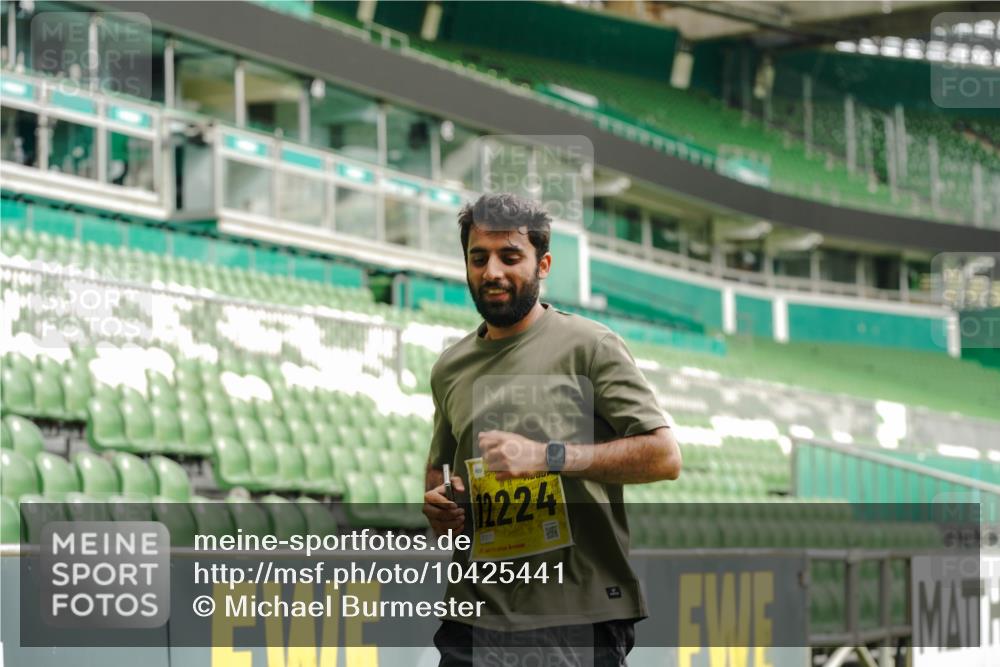 13.09.2026 - 21. swb-Marathon Bremen Michael Burmester http://msf.ph/oto/10425441 13.09.2026 10:48:01 Laufen im Stadion 10161, 10264, 10292, 10349, 10407, 10440, 10732, 10789, 10895, 10925, 10933, 10970, 11104, 11262, 11423, 11443, 11541, 11573, 11579, 11639, 11663, 11698, 11980, 12083, 12157, 12340, 12444, 12471, 12472, 12542, 12561, 10005, 10137, 10176, 10191, 10192, 10194, 10271, 10295, 10325, 10335, 10344, 10430, 10459, 10513, 10524, 10568, 10600, 10629, 10679, 10713, 10756, 10779, 10882, 10979, 10997, 10999, 11081, 11200, 11233, 11307, 11355, 12089 meine-sportfotos.de