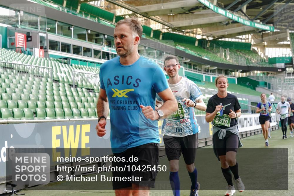 13.09.2026 - 21. swb-Marathon Bremen Michael Burmester http://msf.ph/oto/10425450 13.09.2026 13:24:36 Laufen im Stadion 137, 182, 213, 294, 324, 434, 505, 533, 548, 721, 723, 739, 743, 752, 815, 818, 1273, 1463, 1471, 1491, 1504, 1515, 1561, 1597, 1598, 1830, 1944, 2059, 2095, 2211, 2252, 2267, 2271, 2286, 2312, 2323, 2354, 2445, 2465, 2483, 2495, 2497, 2503, 2506, 2554, 2571, 2591, 2644, 2752, 2768, 2776, 2833, 2878, 2896, 2936, 2968, 3005, 3142, 3211, 3259, 3282, 3288, 3289, 3292, 3298, 3306, 3312, 3329, 3364, 3381, 3390, 3395, 3423, 3447, 3727, 3770, 3819, 4466, 4467 meine-sportfotos.de