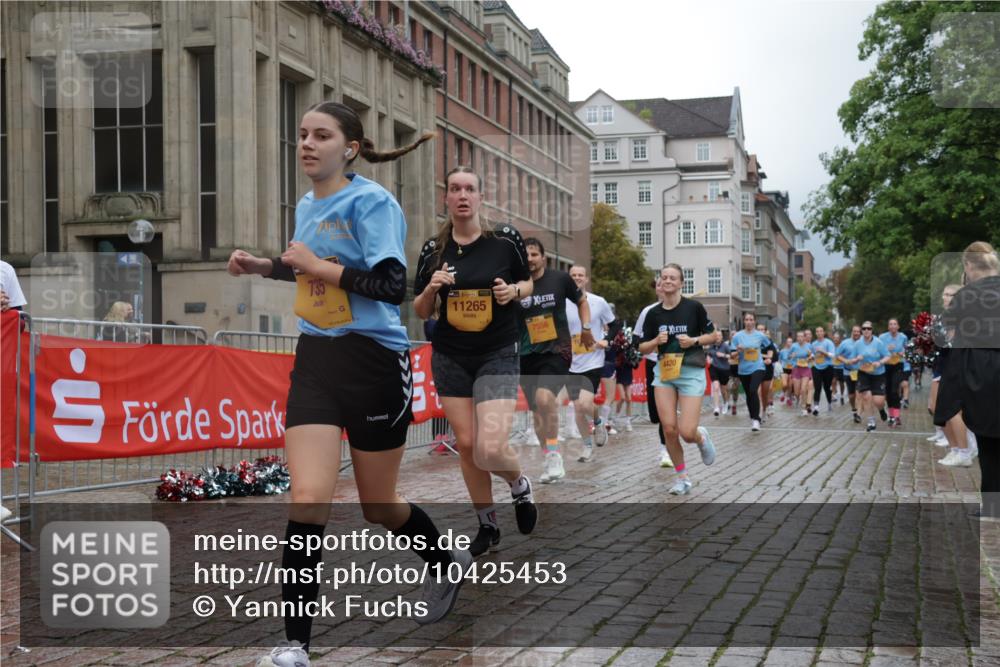 13.09.2026 - Kiel Lauf Yannick Fuchs http://msf.ph/oto/10425453 13.09.2026 11:02:24 Ziel 484, 649, 1693, 2299, 2322, 2895, 3102, 3414, 3443, 7005, 8036, 8517, 9732, 10020, 11135, 11256, 11261, 11301, 11942, 12085, 12578, 12640, 12697, 208, 540, 651, 709, 735, 841, 845, 1651, 1660, 2451, 2726, 2778, 2895, 2902, 2958, 2996, 3443, 3942, 3977, 4420, 4848, 5465, 6311, 6332, 6407, 6408, 6998, 7244, 7556, 8218, 8343, 8523, 8793, 8974, 9448, 9523, 9738, 9856, 10020, 10056, 10531, 11159, 11265, 11338, 11466, 11546, 415, 935, 1298, 3947, 4562, 4648, 4984 meine-sportfotos.de