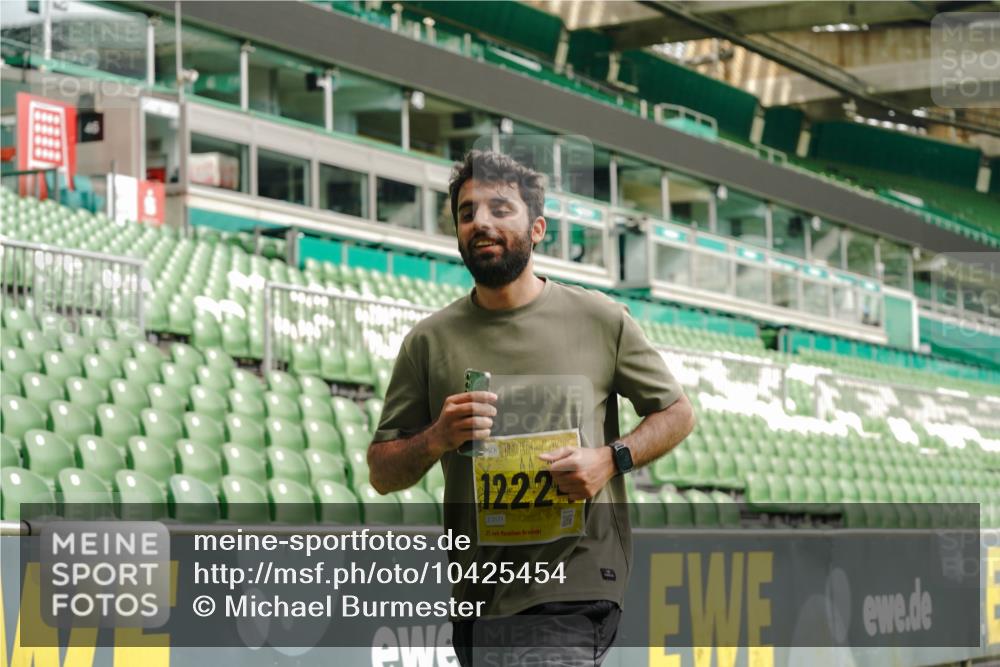 13.09.2026 - 21. swb-Marathon Bremen Michael Burmester http://msf.ph/oto/10425454 13.09.2026 10:48:02 Laufen im Stadion 10161, 10264, 10292, 10349, 10407, 10440, 10732, 10789, 10925, 10933, 10970, 11104, 11262, 11423, 11443, 11541, 11573, 11579, 11639, 11663, 11698, 11980, 12083, 12157, 12340, 12444, 12471, 12472, 12542, 12561, 10137, 10176, 10191, 10192, 10194, 10202, 10271, 10295, 10325, 10335, 10344, 10430, 10459, 10513, 10524, 10568, 10600, 10629, 10679, 10713, 10756, 10779, 10882, 10979, 10997, 10999, 11081, 11200, 11233, 11307, 11355, 12089, 12153 meine-sportfotos.de