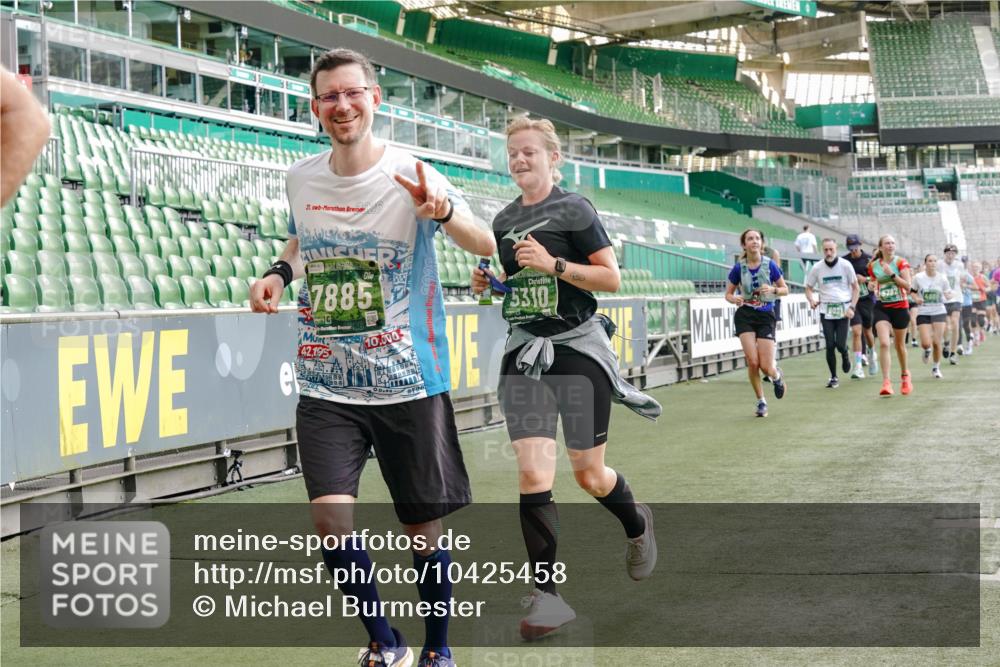 13.09.2026 - 21. swb-Marathon Bremen Michael Burmester http://msf.ph/oto/10425458 13.09.2026 13:24:36 Laufen im Stadion 137, 182, 213, 294, 324, 434, 505, 533, 548, 721, 723, 739, 743, 752, 815, 818, 1273, 1463, 1471, 1491, 1504, 1515, 1561, 1597, 1598, 1830, 1944, 2059, 2095, 2211, 2252, 2267, 2271, 2286, 2312, 2323, 2354, 2445, 2465, 2483, 2495, 2497, 2503, 2506, 2554, 2571, 2591, 2644, 2752, 2768, 2776, 2833, 2878, 2896, 2936, 2968, 3005, 3142, 3211, 3259, 3282, 3288, 3289, 3292, 3298, 3306, 3312, 3329, 3364, 3381, 3390, 3395, 3423, 3447, 3727, 3770, 3819, 4466, 4467 meine-sportfotos.de