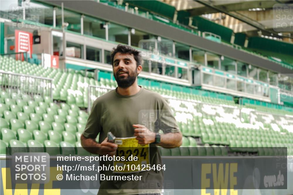 13.09.2026 - 21. swb-Marathon Bremen Michael Burmester http://msf.ph/oto/10425464 13.09.2026 10:48:02 Laufen im Stadion 10161, 10264, 10292, 10349, 10407, 10440, 10732, 10789, 10925, 10933, 10970, 11104, 11262, 11423, 11443, 11541, 11573, 11579, 11639, 11663, 11698, 11980, 12083, 12157, 12340, 12444, 12471, 12472, 12542, 12561, 10137, 10176, 10191, 10192, 10194, 10202, 10271, 10295, 10325, 10335, 10344, 10430, 10459, 10513, 10524, 10568, 10600, 10629, 10679, 10713, 10756, 10779, 10882, 10979, 10997, 10999, 11081, 11200, 11233, 11307, 11355, 12089, 12153 meine-sportfotos.de
