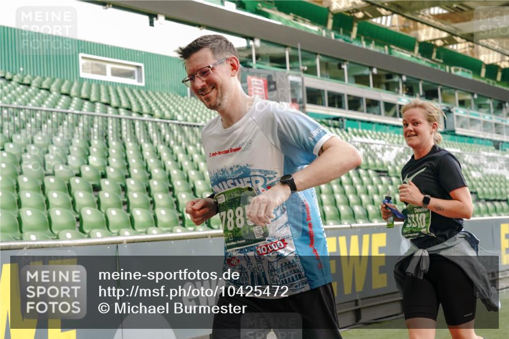 13.09.2026 - 21. swb-Marathon Bremen Michael Burmester http://msf.ph/oto/10425472 13.09.2026 13:24:37 Laufen im Stadion 137, 182, 213, 294, 324, 434, 505, 533, 548, 721, 723, 739, 743, 752, 815, 818, 1273, 1463, 1471, 1491, 1504, 1515, 1561, 1597, 1598, 1830, 1944, 2059, 2095, 2211, 2252, 2267, 2271, 2286, 2312, 2323, 2354, 2445, 2465, 2483, 2495, 2497, 2503, 2506, 2554, 2571, 2591, 2644, 2752, 2768, 2776, 2833, 2878, 2896, 2936, 2968, 3005, 3142, 3211, 3259, 3282, 3288, 3289, 3292, 3298, 3306, 3312, 3329, 3364, 3381, 3390, 3395, 3423, 3447, 3727, 3770, 3819, 4466 meine-sportfotos.de