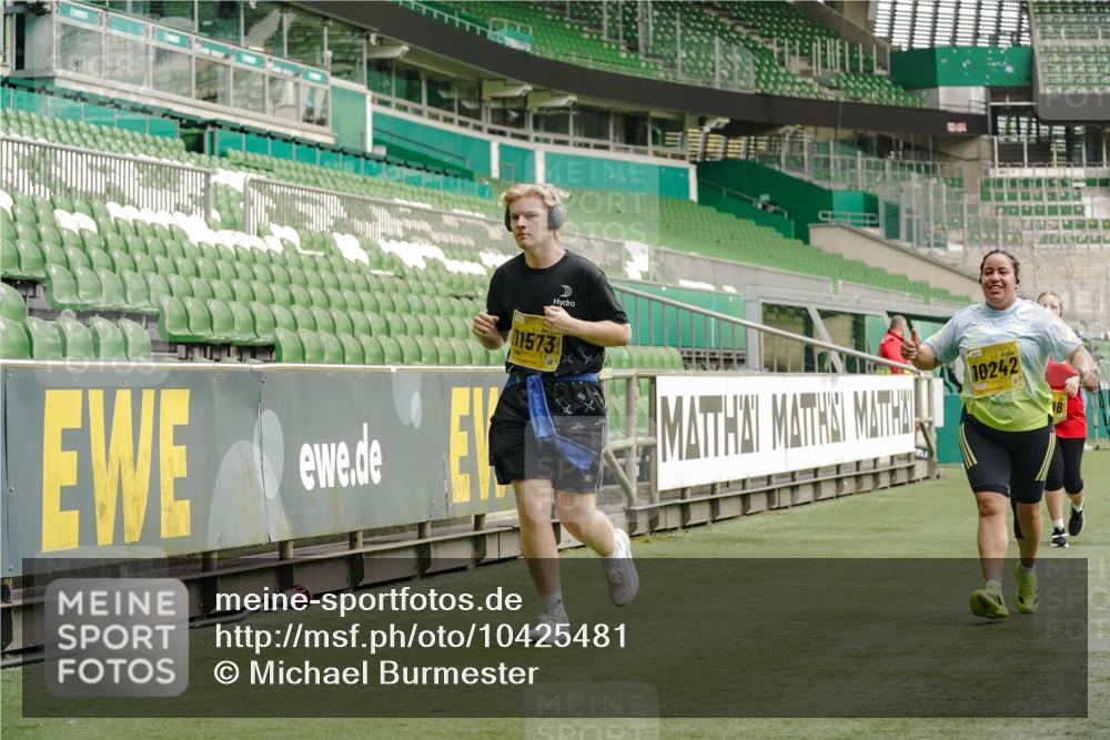 13.09.2026 - 21. swb-Marathon Bremen Michael Burmester http://msf.ph/oto/10425481 13.09.2026 10:48:05 Laufen im Stadion 10264, 10292, 10349, 10407, 10440, 10732, 10789, 10925, 10933, 10970, 11104, 11262, 11423, 11443, 11541, 11573, 11579, 11639, 11663, 11698, 11980, 12083, 12157, 12340, 12444, 12471, 12472, 12542, 12561, 10137, 10176, 10191, 10192, 10194, 10202, 10242, 10295, 10325, 10335, 10344, 10430, 10459, 10513, 10524, 10568, 10600, 10629, 10679, 10713, 10756, 10779, 10882, 10979, 10997, 10999, 11081, 11200, 11233, 11307, 11355, 12089, 12153 meine-sportfotos.de
