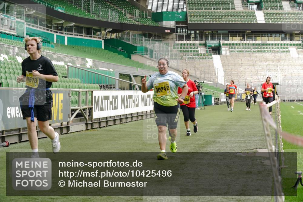 13.09.2026 - 21. swb-Marathon Bremen Michael Burmester http://msf.ph/oto/10425496 13.09.2026 10:48:06 Laufen im Stadion 10264, 10292, 10349, 10407, 10440, 10732, 10789, 10925, 10933, 11104, 11262, 11423, 11443, 11541, 11573, 11579, 11639, 11663, 11698, 11980, 12083, 12157, 12340, 12444, 12471, 12472, 12542, 12561, 10137, 10176, 10191, 10192, 10194, 10202, 10242, 10295, 10325, 10335, 10344, 10430, 10459, 10513, 10524, 10568, 10600, 10629, 10679, 10713, 10756, 10779, 10882, 10979, 10997, 10999, 11081, 11200, 11233, 11307, 11355, 12089, 12153 meine-sportfotos.de