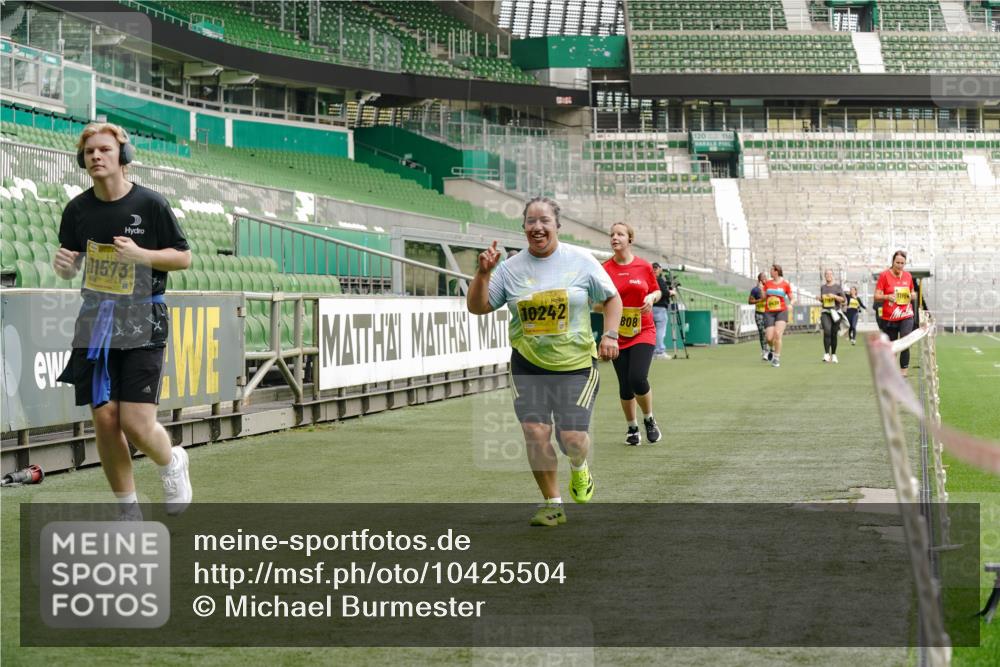 13.09.2026 - 21. swb-Marathon Bremen Michael Burmester http://msf.ph/oto/10425504 13.09.2026 10:48:06 Laufen im Stadion 10264, 10292, 10349, 10407, 10440, 10732, 10789, 10925, 10933, 11104, 11262, 11423, 11443, 11541, 11573, 11579, 11639, 11663, 11698, 11980, 12083, 12157, 12340, 12444, 12471, 12472, 12542, 12561, 10137, 10176, 10191, 10192, 10194, 10202, 10242, 10295, 10325, 10335, 10344, 10430, 10459, 10513, 10524, 10568, 10600, 10629, 10679, 10713, 10756, 10779, 10882, 10979, 10997, 10999, 11081, 11200, 11233, 11307, 11355, 12089, 12153 meine-sportfotos.de