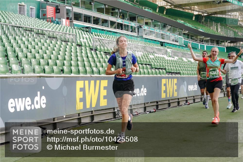 13.09.2026 - 21. swb-Marathon Bremen Michael Burmester http://msf.ph/oto/10425508 13.09.2026 13:24:40 Laufen im Stadion 137, 182, 213, 294, 324, 434, 505, 533, 548, 721, 723, 739, 743, 752, 815, 818, 1273, 1463, 1471, 1491, 1504, 1515, 1561, 1597, 1598, 1830, 1944, 2059, 2095, 2211, 2252, 2267, 2271, 2286, 2312, 2323, 2354, 2445, 2465, 2483, 2495, 2497, 2503, 2506, 2554, 2571, 2591, 2644, 2752, 2768, 2776, 2833, 2878, 2896, 2936, 2968, 2981, 3005, 3142, 3211, 3259, 3282, 3288, 3289, 3292, 3298, 3306, 3312, 3329, 3364, 3381, 3390, 3395, 3423, 3447, 3770, 3819, 4466 meine-sportfotos.de