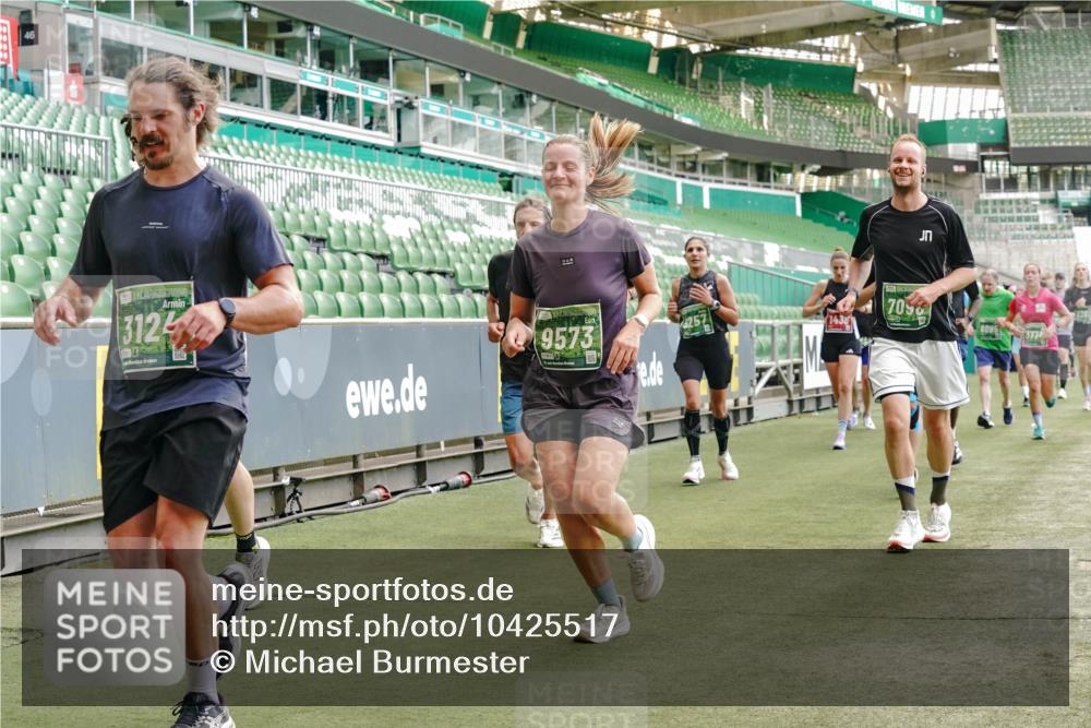 13.09.2026 - 21. swb-Marathon Bremen Michael Burmester http://msf.ph/oto/10425517 13.09.2026 13:01:49 Laufen im Stadion 150, 242, 282, 318, 440, 531, 687, 722, 930, 936, 946, 1006, 1067, 1163, 1250, 1436, 1448, 1582, 1896, 2033, 2047, 2062, 2292, 2345, 2370, 2378, 2409, 2427, 2485, 2490, 2491, 2560, 2561, 2627, 2638, 2658, 2666, 2668, 2700, 2708, 2781, 2906, 2967, 2987, 3013, 3044, 3163, 3164, 3168, 3173, 3187, 3248, 3294, 3334, 3372, 3374, 3375, 3385, 3392, 3524, 3526, 3527, 3603, 3642, 3667, 3721, 3774, 3806, 3852, 3856, 3893, 4000, 4506, 4558 meine-sportfotos.de