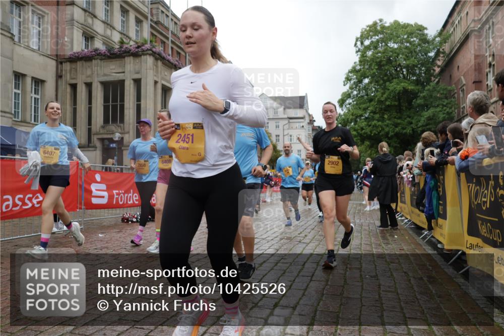 13.09.2026 - Kiel Lauf Yannick Fuchs http://msf.ph/oto/10425526 13.09.2026 11:02:33 Ziel 935, 1693, 2299, 3207, 3414, 3670, 3968, 6375, 6878, 7389, 8036, 9745, 11384, 11942, 12085, 12640, 208, 484, 540, 649, 651, 709, 841, 845, 1651, 1660, 2322, 2451, 2726, 2778, 2895, 2902, 2958, 3102, 3443, 3942, 3977, 4848, 5465, 6332, 6407, 6408, 6998, 7005, 7244, 8218, 8343, 8517, 8793, 8974, 9448, 9732, 9738, 9856, 10020, 10056, 10531, 11135, 11256, 11261, 11301, 11466, 11546, 12085, 12578, 12640, 12697, 415, 1298, 2055, 3947, 4562, 4648, 4984, 5712, 6071, 6483 meine-sportfotos.de