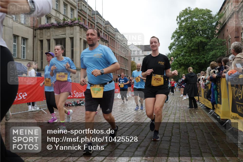 13.09.2026 - Kiel Lauf Yannick Fuchs http://msf.ph/oto/10425528 13.09.2026 11:02:34 Ziel 935, 1693, 2299, 3207, 3414, 3670, 3968, 6375, 6878, 7389, 8036, 8914, 9745, 11384, 11942, 208, 484, 540, 649, 651, 709, 841, 845, 1651, 1660, 2322, 2451, 2778, 2895, 2902, 2958, 3102, 3443, 3942, 3977, 4848, 5465, 6332, 6407, 6408, 6998, 7005, 7244, 8218, 8517, 8793, 8974, 9448, 9732, 9738, 9856, 10020, 10531, 11135, 11256, 11261, 11301, 11466, 11546, 12085, 12578, 12640, 12697, 415, 1298, 2055, 3947, 4562, 4648, 4984, 5712, 6071, 6483, 6934, 9108 meine-sportfotos.de