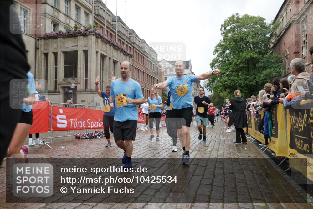 13.09.2026 - Kiel Lauf Yannick Fuchs http://msf.ph/oto/10425534 13.09.2026 11:02:35 Ziel 935, 1693, 2299, 3207, 3414, 3670, 3968, 4648, 6375, 6878, 7389, 8036, 8914, 9745, 11384, 11942, 208, 484, 540, 649, 651, 709, 841, 845, 1651, 1660, 1693, 2322, 2778, 2895, 2902, 2958, 3102, 3443, 3942, 3977, 4848, 5465, 6332, 6407, 6408, 6998, 7005, 7244, 8218, 8517, 8793, 8974, 9448, 9732, 9738, 9856, 10020, 10531, 11135, 11256, 11261, 11301, 11466, 11546, 12085, 12578, 12640, 12697, 415, 1095, 1298, 2055, 3947, 4562, 4984, 5712, 6071, 6483, 6934, 9108, 10165 meine-sportfotos.de