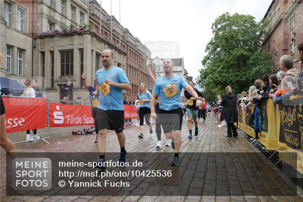 13.09.2026 - Kiel Lauf Yannick Fuchs http://msf.ph/oto/10425536 13.09.2026 11:02:35 Ziel 935, 1693, 2299, 3207, 3414, 3670, 3968, 4648, 6375, 6878, 7389, 8036, 8914, 9745, 11384, 11942, 208, 484, 540, 649, 651, 709, 841, 845, 1651, 1660, 1693, 2322, 2778, 2895, 2902, 2958, 3102, 3443, 3942, 3977, 4848, 5465, 6332, 6407, 6408, 6998, 7005, 7244, 8218, 8517, 8793, 8974, 9448, 9732, 9738, 9856, 10020, 10531, 11135, 11256, 11261, 11301, 11466, 11546, 12085, 12578, 12640, 12697, 415, 1095, 1298, 2055, 3947, 4562, 4984, 5712, 6071, 6483, 6934, 9108, 10165 meine-sportfotos.de