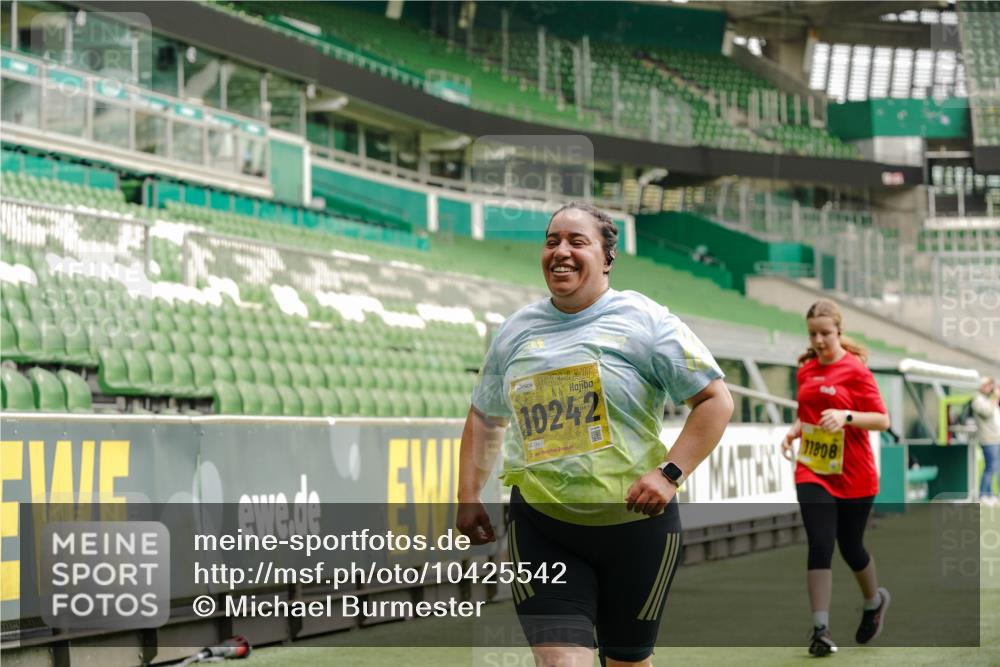 13.09.2026 - 21. swb-Marathon Bremen Michael Burmester http://msf.ph/oto/10425542 13.09.2026 10:48:08 Laufen im Stadion 10264, 10292, 10349, 10407, 10440, 10732, 10789, 10925, 10933, 11104, 11262, 11423, 11443, 11541, 11573, 11579, 11639, 11663, 11698, 11980, 12083, 12157, 12340, 12444, 12471, 12472, 12542, 12561, 10137, 10176, 10191, 10192, 10194, 10202, 10242, 10295, 10325, 10335, 10344, 10430, 10459, 10513, 10524, 10568, 10600, 10629, 10679, 10713, 10756, 10779, 10882, 10979, 10997, 10999, 11081, 11200, 11233, 11307, 11355, 12089, 12153 meine-sportfotos.de