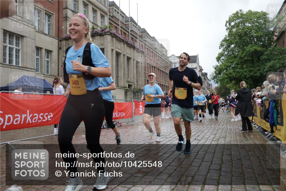 13.09.2026 - Kiel Lauf Yannick Fuchs http://msf.ph/oto/10425548 13.09.2026 11:02:37 Ziel 935, 2299, 3207, 3670, 3947, 3968, 4562, 4648, 4984, 4986, 5479, 6375, 6878, 7389, 8036, 8914, 9745, 10648, 11384, 11942, 208, 484, 540, 649, 651, 709, 841, 845, 1651, 1693, 2322, 2778, 2895, 3102, 3414, 3443, 3942, 3977, 4848, 6332, 6998, 7005, 7244, 8218, 8517, 8793, 8974, 9448, 9732, 9738, 10020, 10531, 11135, 11256, 11261, 11301, 11466, 11546, 12085, 12578, 12640, 12697, 415, 1095, 1298, 2055, 5712, 6071, 6483, 6934, 9108, 10165 meine-sportfotos.de