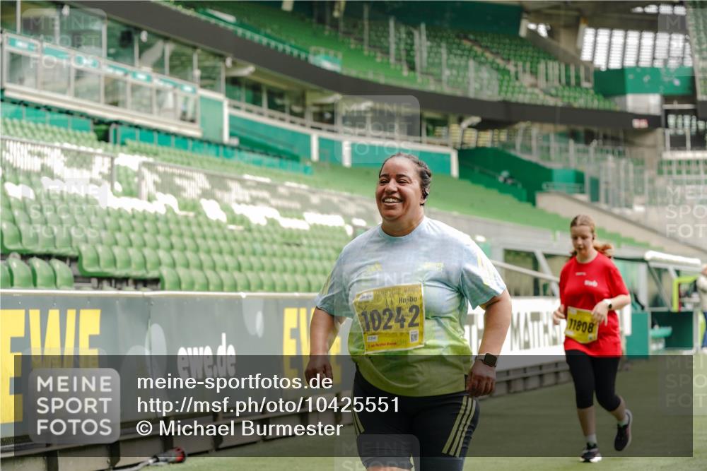 13.09.2026 - 21. swb-Marathon Bremen Michael Burmester http://msf.ph/oto/10425551 13.09.2026 10:48:08 Laufen im Stadion 10264, 10292, 10349, 10407, 10440, 10732, 10789, 10925, 10933, 11104, 11262, 11423, 11443, 11541, 11573, 11579, 11639, 11663, 11698, 11980, 12083, 12157, 12340, 12444, 12471, 12472, 12542, 12561, 10137, 10176, 10191, 10192, 10194, 10202, 10242, 10295, 10325, 10335, 10344, 10430, 10459, 10513, 10524, 10568, 10600, 10629, 10679, 10713, 10756, 10779, 10882, 10979, 10997, 10999, 11081, 11200, 11233, 11307, 11355, 12089, 12153 meine-sportfotos.de