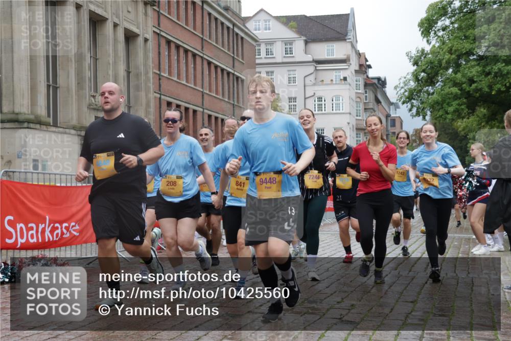 13.09.2026 - Kiel Lauf Yannick Fuchs http://msf.ph/oto/10425560 13.09.2026 11:02:39 Ziel 415, 935, 1298, 2299, 3207, 3670, 3947, 3968, 4562, 4648, 4984, 4986, 5479, 6375, 6878, 7389, 8914, 9745, 10648, 11064, 11384, 11942, 208, 484, 649, 709, 841, 845, 1693, 2299, 2322, 2778, 2895, 3102, 3414, 3443, 3942, 4848, 6332, 6998, 7005, 7244, 8036, 8218, 8517, 8793, 9448, 9732, 9738, 10020, 10531, 11135, 11256, 11261, 11301, 11466, 11546, 11942, 12085, 12578, 12640, 12697, 1095, 2055, 2796, 3513, 4781, 5046, 5712, 6071, 6483, 6934, 9108, 10165 meine-sportfotos.de
