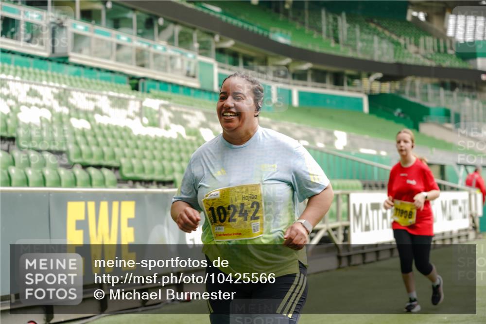 13.09.2026 - 21. swb-Marathon Bremen Michael Burmester http://msf.ph/oto/10425566 13.09.2026 10:48:09 Laufen im Stadion 10264, 10292, 10349, 10407, 10440, 10732, 10789, 10925, 10933, 11104, 11262, 11423, 11443, 11541, 11573, 11579, 11639, 11663, 11698, 11980, 12083, 12157, 12340, 12444, 12471, 12472, 12542, 12561, 10137, 10176, 10191, 10192, 10194, 10202, 10242, 10295, 10325, 10335, 10344, 10430, 10459, 10513, 10524, 10568, 10600, 10629, 10679, 10713, 10756, 10779, 10882, 10979, 10997, 10999, 11081, 11200, 11233, 11307, 11355, 12089, 12153 meine-sportfotos.de