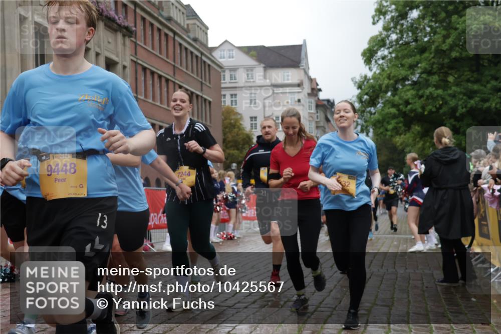 13.09.2026 - Kiel Lauf Yannick Fuchs http://msf.ph/oto/10425567 13.09.2026 11:02:40 Ziel 415, 935, 1298, 3207, 3670, 3947, 3968, 4562, 4648, 4984, 4986, 5479, 6375, 6878, 7389, 8914, 9745, 10648, 11064, 11384, 208, 484, 649, 841, 935, 1693, 2299, 2322, 2778, 2895, 3102, 3414, 3443, 3942, 4848, 6332, 6878, 6998, 7005, 7244, 8036, 8218, 8517, 8793, 9448, 9732, 9738, 10020, 10531, 11135, 11256, 11261, 11301, 11466, 11546, 11942, 12085, 12578, 12640, 12697, 1095, 2055, 2796, 3513, 4478, 4781, 5046, 5712, 6071, 6483, 6934, 9108, 10165 meine-sportfotos.de