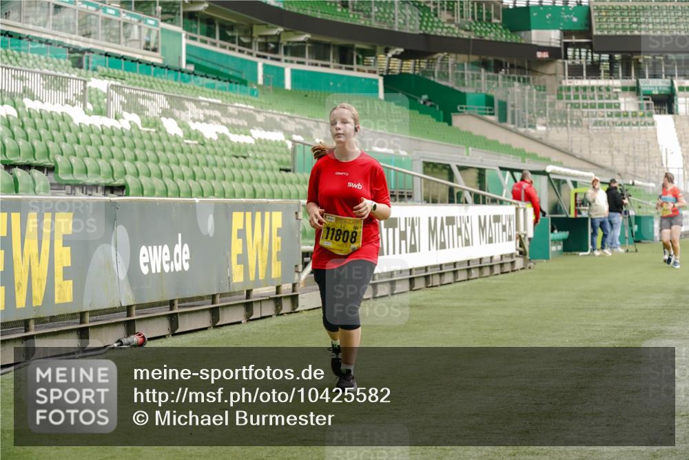 13.09.2026 - 21. swb-Marathon Bremen Michael Burmester http://msf.ph/oto/10425582 13.09.2026 10:48:10 Laufen im Stadion 10264, 10292, 10349, 10407, 10440, 10732, 10789, 10925, 10933, 11104, 11262, 11423, 11443, 11541, 11573, 11579, 11639, 11663, 11698, 11980, 12083, 12157, 12340, 12444, 12471, 12472, 12542, 12561, 10137, 10176, 10191, 10192, 10194, 10202, 10242, 10295, 10325, 10335, 10344, 10430, 10459, 10513, 10524, 10568, 10600, 10629, 10679, 10713, 10756, 10779, 10882, 10979, 10997, 10999, 11081, 11200, 11233, 11307, 11355, 12089, 12153 meine-sportfotos.de