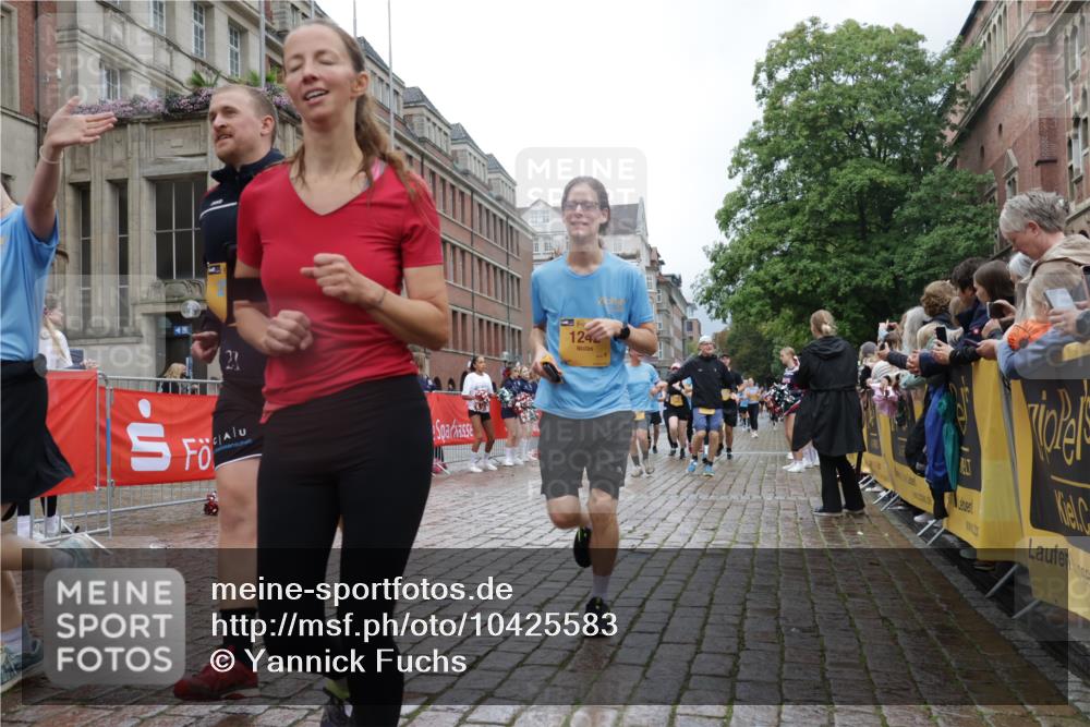 13.09.2026 - Kiel Lauf Yannick Fuchs http://msf.ph/oto/10425583 13.09.2026 11:02:42 Ziel 415, 1298, 3207, 3670, 3947, 3968, 4562, 4648, 4984, 4986, 5479, 6375, 8914, 9745, 10648, 11064, 11717, 208, 484, 649, 841, 935, 1693, 2299, 2322, 2778, 2895, 3102, 3414, 3443, 3670, 3942, 4848, 6332, 6375, 6878, 6998, 7005, 7244, 7389, 8036, 8218, 8517, 8793, 9732, 9738, 9745, 10020, 10531, 11135, 11256, 11261, 11301, 11384, 11466, 11546, 11942, 12085, 12578, 12640, 12697, 1095, 1635, 2055, 2796, 3513, 4478, 4781, 5046, 5712, 6071, 6483, 6768, 6934, 9108, 9663, 10165 meine-sportfotos.de