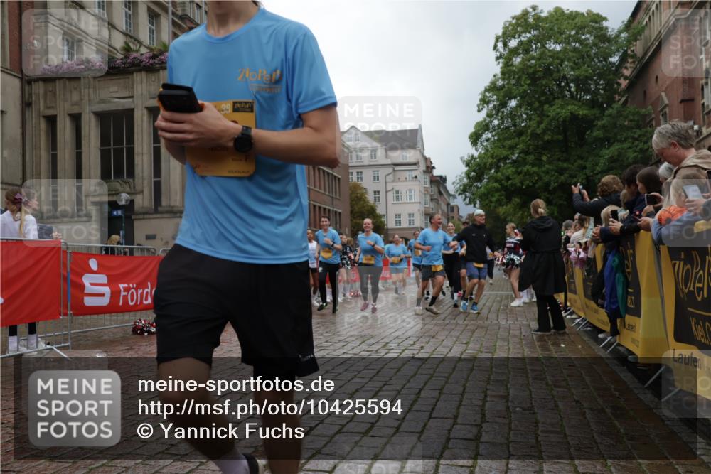 13.09.2026 - Kiel Lauf Yannick Fuchs http://msf.ph/oto/10425594 13.09.2026 11:02:43 Ziel 415, 1298, 3207, 3947, 3968, 4562, 4648, 4984, 4986, 5479, 8914, 10648, 11064, 11717, 484, 649, 935, 1693, 2299, 2322, 2778, 2895, 3102, 3414, 3443, 3670, 3942, 6375, 6878, 6998, 7005, 7244, 7389, 8036, 8218, 8517, 8793, 9732, 9738, 9745, 10020, 10531, 11135, 11256, 11261, 11301, 11384, 11466, 11546, 11942, 12085, 12578, 12640, 12697, 1095, 1635, 2055, 2796, 3513, 3912, 4478, 4781, 5046, 5712, 6071, 6483, 6768, 6934, 9070, 9108, 9663, 10165 meine-sportfotos.de