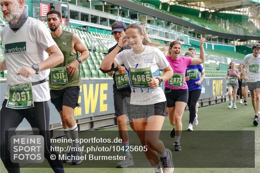 13.09.2026 - 21. swb-Marathon Bremen Michael Burmester http://msf.ph/oto/10425605 13.09.2026 13:24:44 Laufen im Stadion 137, 182, 213, 294, 324, 434, 505, 543, 548, 721, 723, 739, 743, 752, 815, 818, 966, 1273, 1410, 1463, 1471, 1491, 1504, 1515, 1561, 1597, 1598, 1830, 1944, 1953, 2059, 2095, 2211, 2252, 2267, 2271, 2286, 2312, 2323, 2354, 2445, 2465, 2483, 2495, 2497, 2503, 2506, 2554, 2571, 2591, 2644, 2752, 2768, 2776, 2833, 2878, 2896, 2936, 2968, 2981, 3005, 3142, 3211, 3259, 3282, 3288, 3289, 3292, 3298, 3306, 3312, 3329, 3364, 3381, 3390, 3395, 3447, 3770, 3819, 4466 meine-sportfotos.de