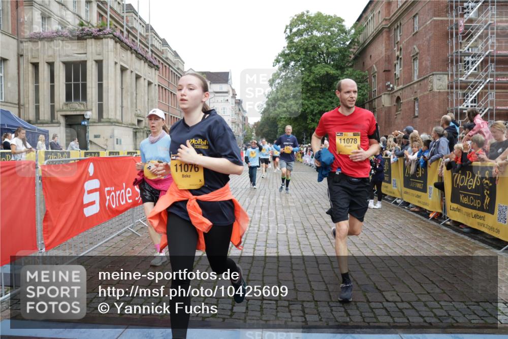 13.09.2026 - Kiel Lauf Yannick Fuchs http://msf.ph/oto/10425609 13.09.2026 09:46:11 Ziel 442, 1415, 2482, 3052, 3954, 4909, 4910, 4918, 5234, 5855, 5955, 6732, 7015, 7308, 8125, 10203, 10685, 10898, 11076, 11078, 557, 1415, 1418, 2127, 2788, 3025, 3142, 3301, 3974, 4413, 4569, 4909, 4910, 5234, 5511, 5757, 5829, 7202, 7349, 7572, 7911, 7924, 8126, 8244, 8611, 8859, 9841, 10036, 10142, 10392, 10445, 10719, 12374, 12841, 167, 181, 3361, 6577, 6857, 9832, 10117, 10913, 11316, 11859, 11861, 12173, 12495, 12621, 1023, 1579, 6038, 8126 meine-sportfotos.de