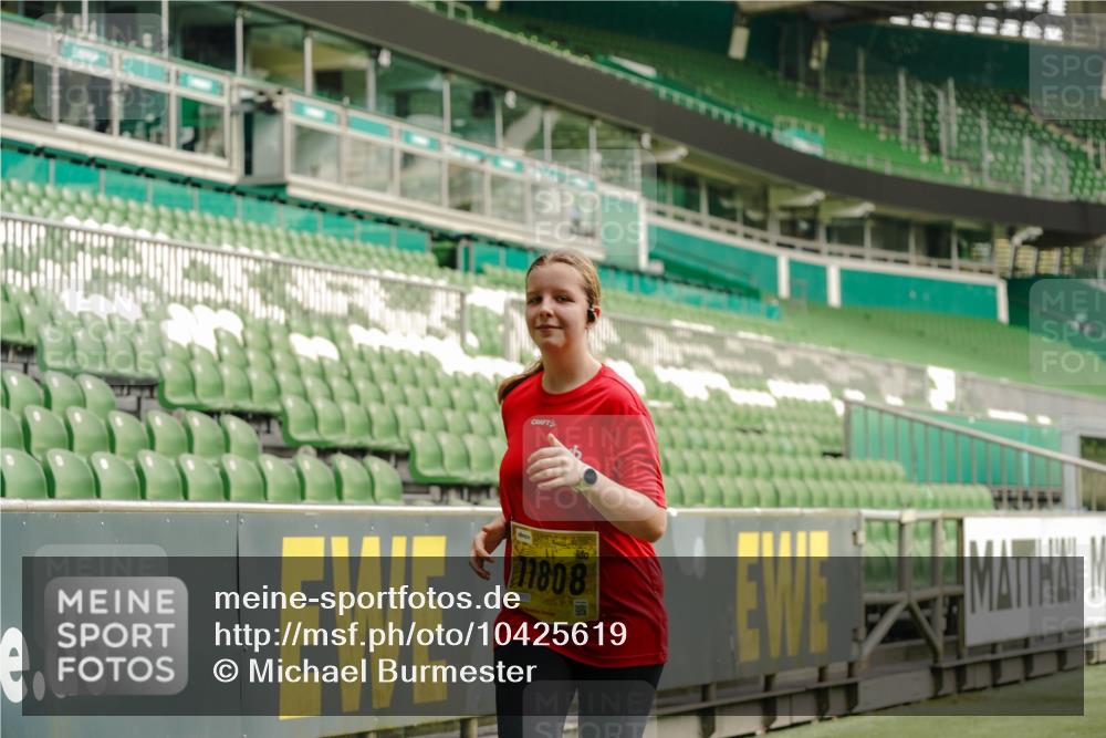 13.09.2026 - 21. swb-Marathon Bremen Michael Burmester http://msf.ph/oto/10425619 13.09.2026 10:48:12 Laufen im Stadion 10264, 10292, 10349, 10407, 10440, 10732, 10789, 10925, 10933, 11104, 11262, 11423, 11443, 11541, 11573, 11579, 11639, 11663, 11698, 11980, 12083, 12157, 12340, 12444, 12471, 12472, 12542, 12561, 10137, 10176, 10191, 10192, 10194, 10202, 10242, 10295, 10325, 10335, 10344, 10430, 10459, 10513, 10524, 10568, 10600, 10629, 10651, 10679, 10713, 10756, 10779, 10882, 10979, 10997, 10999, 11081, 11200, 11233, 11307, 11355, 12089, 12153 meine-sportfotos.de